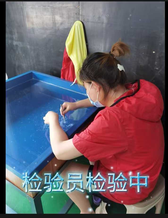 胶水绒与正常羽绒进行照片外观对比